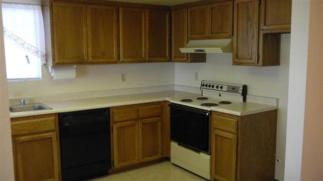 Building Photo - Spacious Home on the West Side of Redding ...