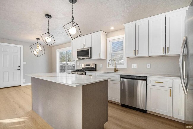 Building Photo - 24760 Lancer Dr