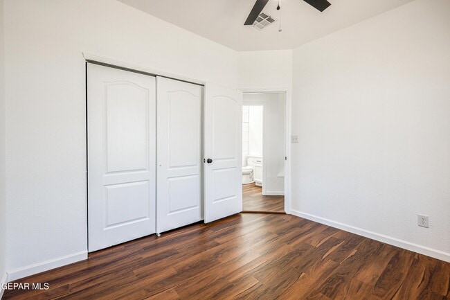 Building Photo - 7600 Plaza Redonda Dr