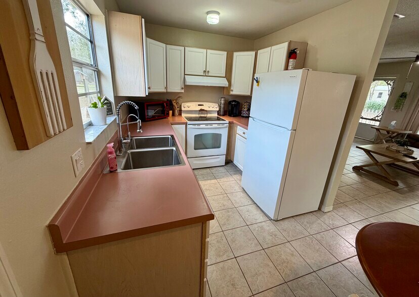 Building Photo - 1133 Glenwood Rd