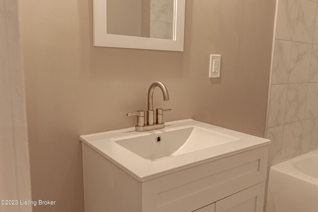 Building Photo - 1886 S Bardstown Rd