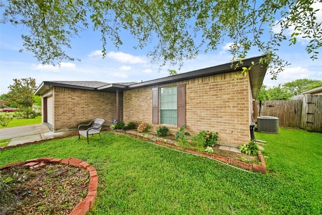 Building Photo - 10431 Odessa Dr