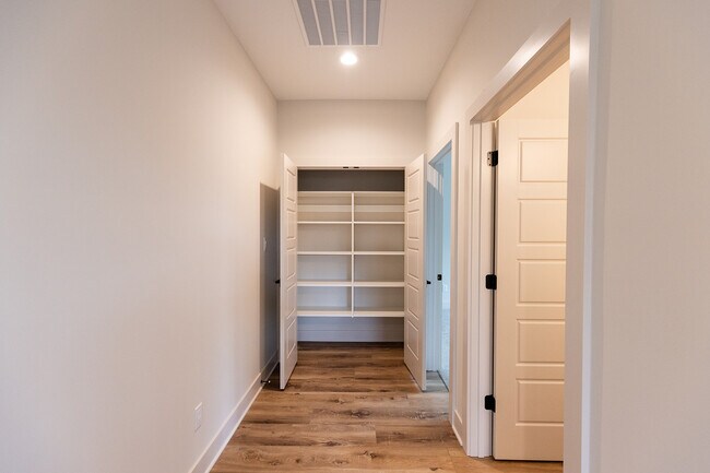 Building Photo - 871 Rosemary Gdns