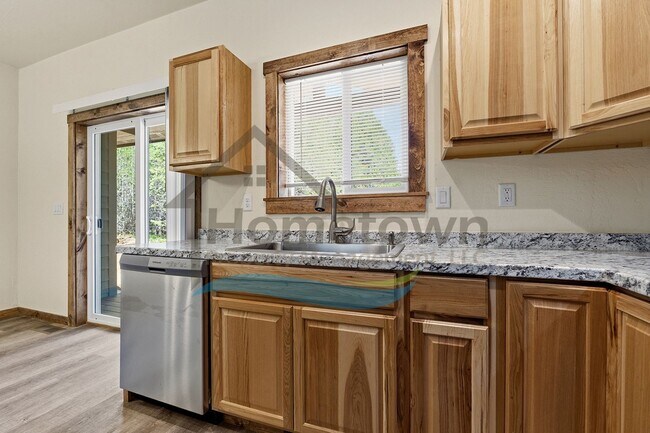 Building Photo - 130 Countryside Ln