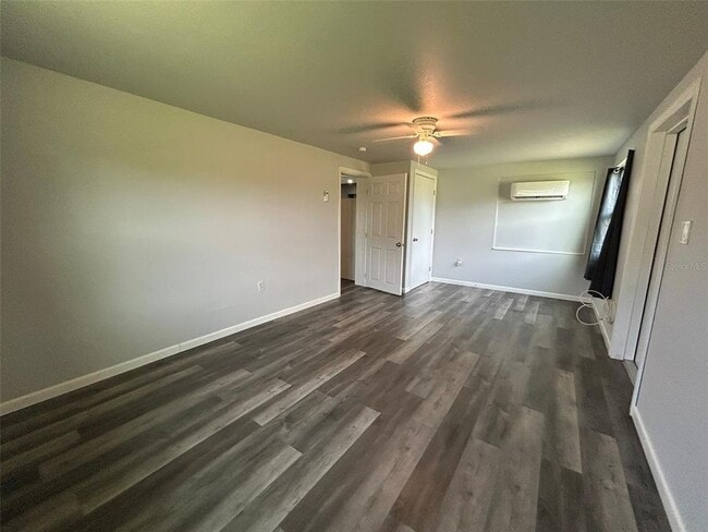 Building Photo - 4722 Fairway Dr S