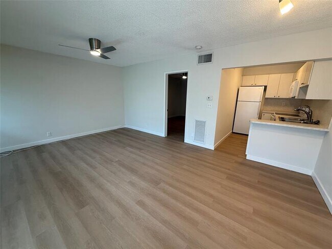 Building Photo - 4009 NE 21st Ave