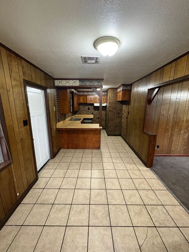 Building Photo - Southern Hills!!