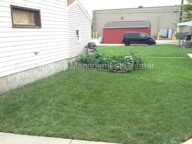 Building Photo - 4032 N 92nd St
