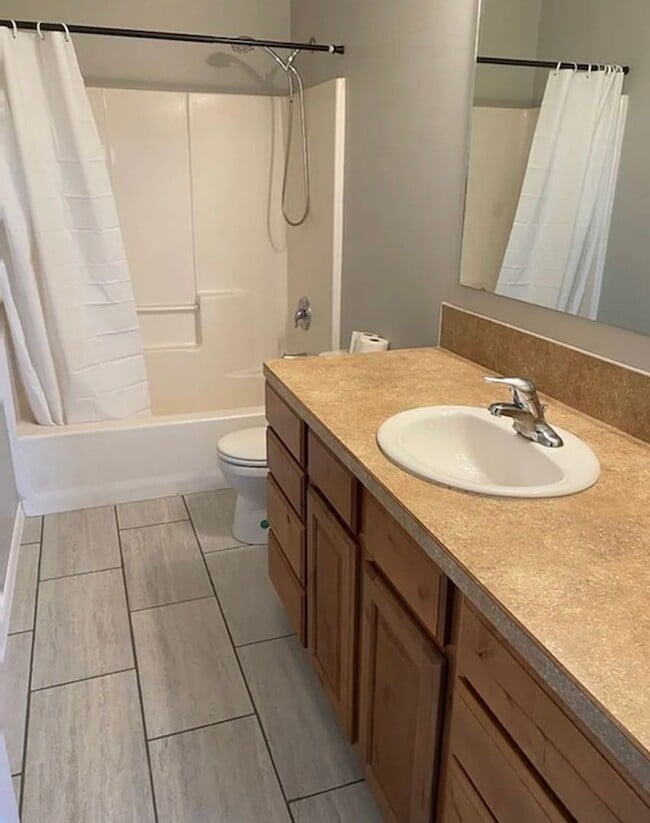 Building Photo - Single Family 2-Bed, 1-Bath country home o...