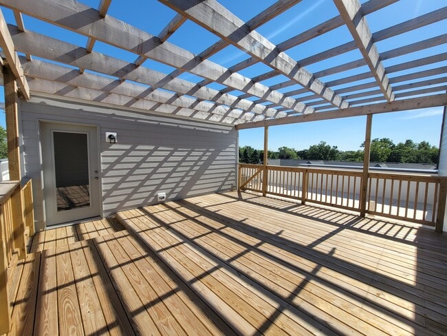 Building Photo - 1257 Gateway Ct