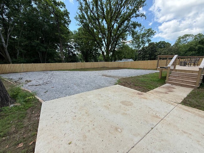 Building Photo - 2108 Veterans Dr