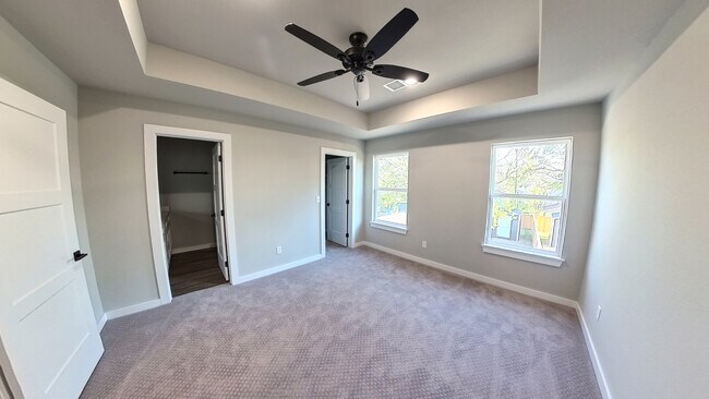 Building Photo - 507 W Fort Worth St