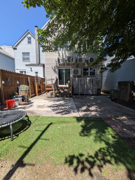 Building Photo - 28 E 47th St