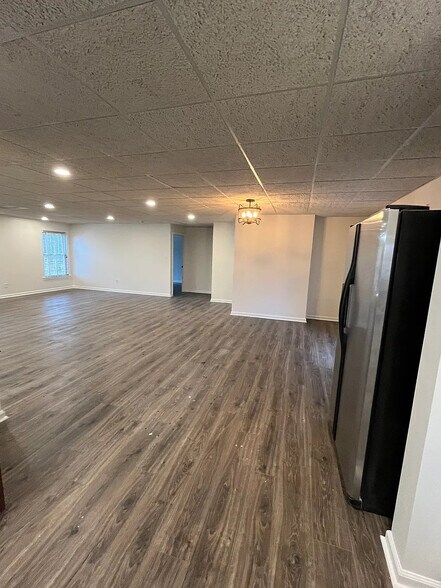 Building Photo - Room in Apartment on Little Mill Rd