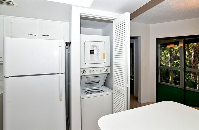 Building Photo - 36 Fairways Cir