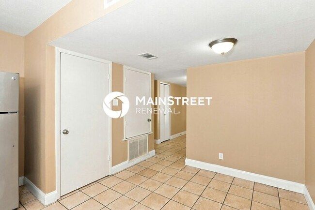 Building Photo - 3 Bedroom Pet-Friendly Home in Grand Prairie, TX with Main Street Renewal