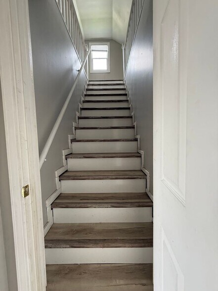 Building Photo - 1521 N Kealing Ave