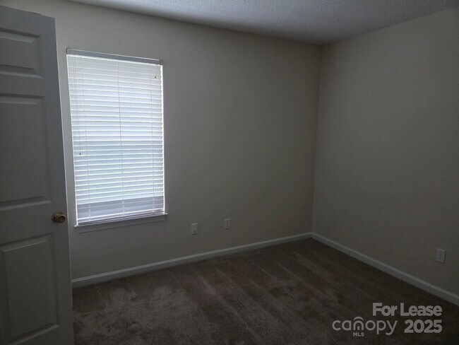 Building Photo - 437 Cedarcroft Dr
