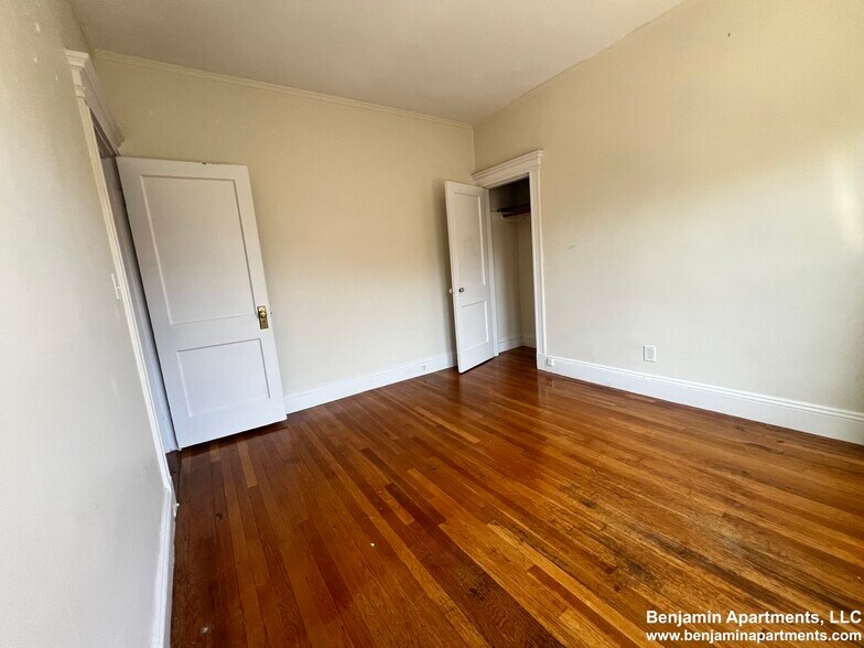 Building Photo - 1802 Beacon St