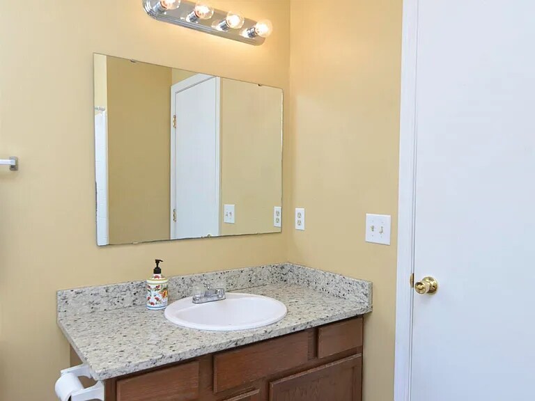 Building Photo - 107 Westpointe Ct