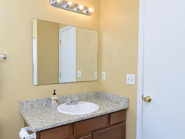 Building Photo - 107 Westpointe Ct