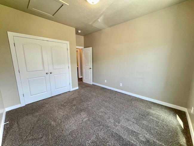 Building Photo - Pleasant Grove Condo Available Now!