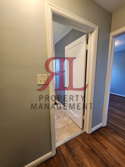 Building Photo - 624 Chatham Rd