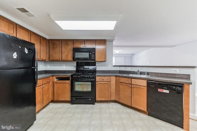 Building Photo - 1601 N Van Dorn St