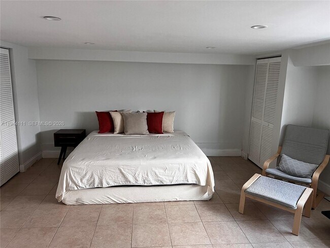 Building Photo - 2301 S Miami Ave