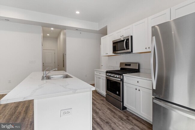 Building Photo - 980 N Marshall St