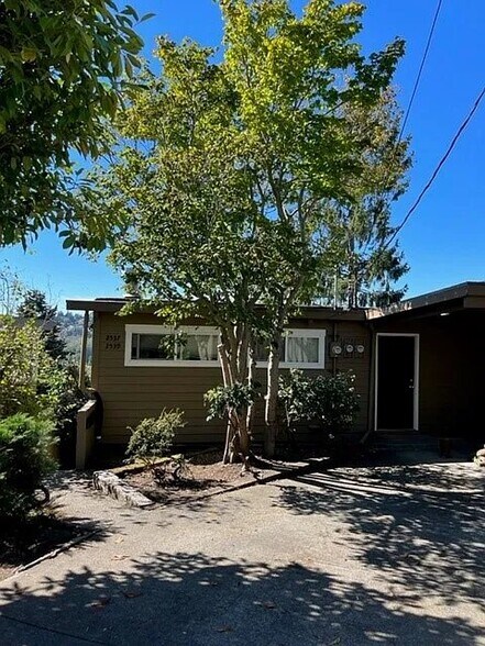 Building Photo - 2537 13th Ave W