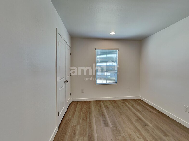 Building Photo - 25819 N 184th Dr
