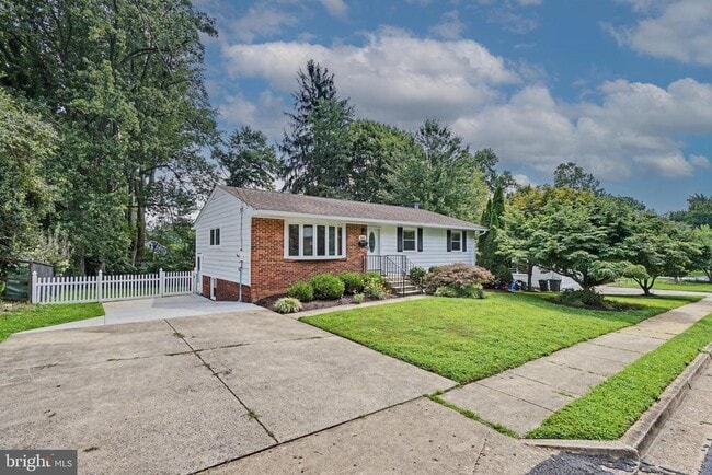 Building Photo - 604 Yeonas Dr SW