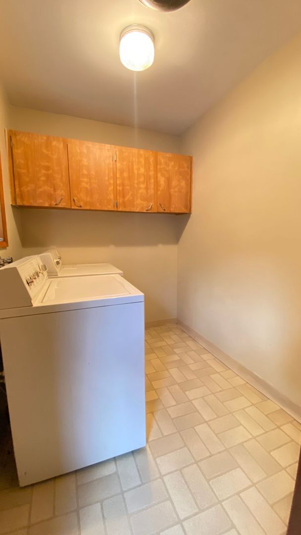 Building Photo - Charming Craftsman Home with Stunning Rive...