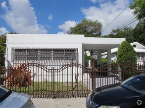 Building Photo - 926 SW 10th Ave