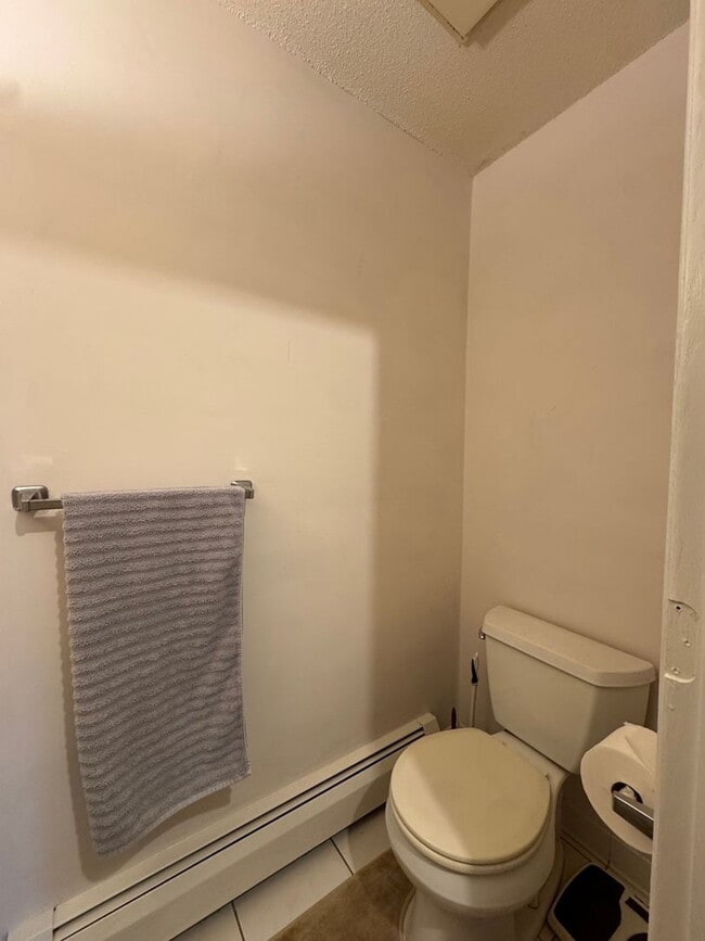 Building Photo - Bring in the NEW YEAR! NW Valleyhigh 2 bed...
