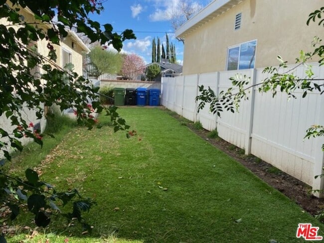 Building Photo - 17600 Calvert St