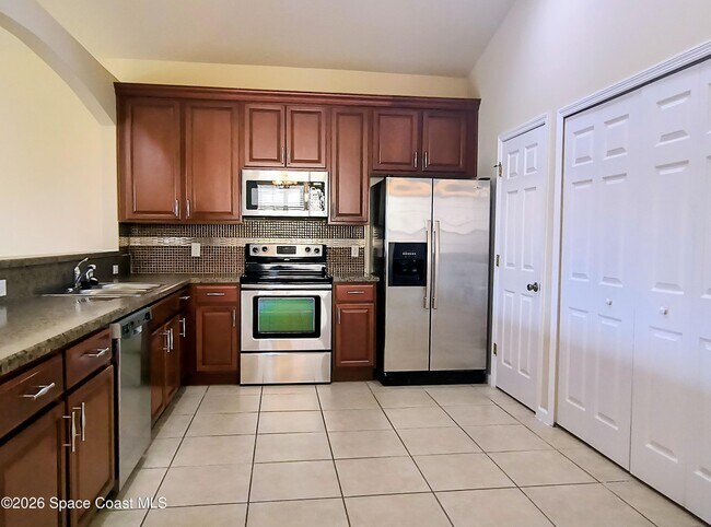 Building Photo - 490 Bismarck Way