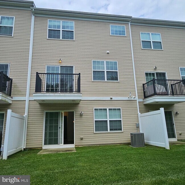 Building Photo - 76 Kramer Ct