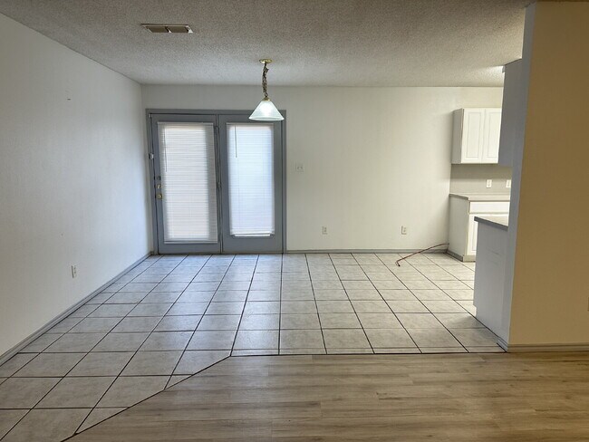 Building Photo - Cute 2/2 in Frenship!