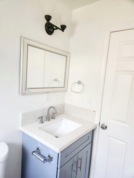 Building Photo - 1241 E 80th St