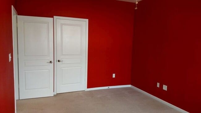 Building Photo - 3 BED / 2.5 BATH CONDO