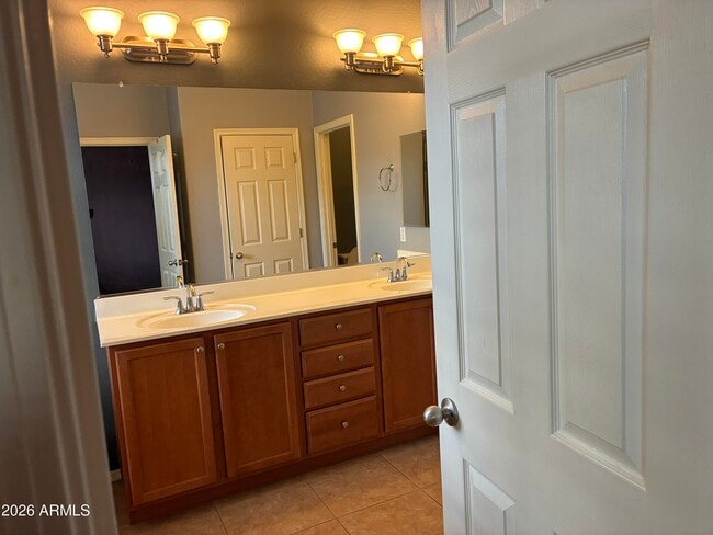 Building Photo - 8011 S 70th Dr