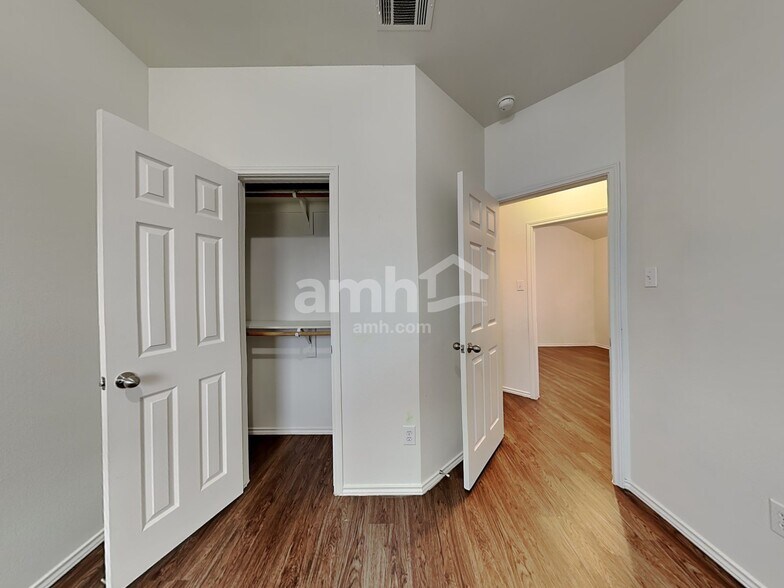 Building Photo - 121 Campos Dr