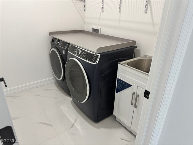 Building Photo - 1907 W 9th St