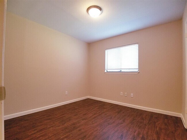 Building Photo - 6927 Tara Dr