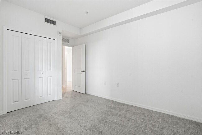 Building Photo - 15345 Grn Acrs Ave