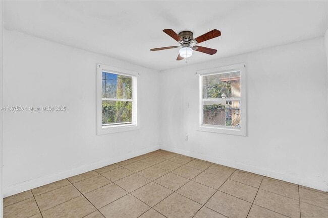 Building Photo - 2800 NW 6th Ct