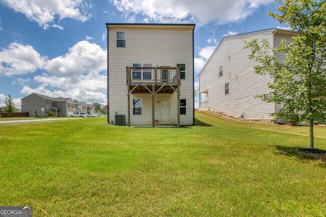 Building Photo - 122 Silver Birch Pass