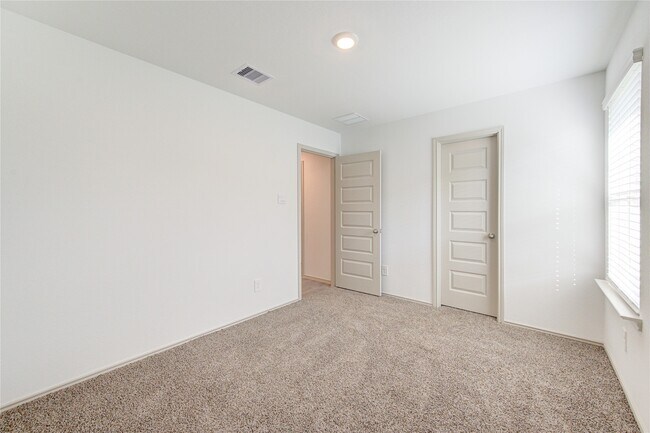 Building Photo - 1806 Laguna Wy